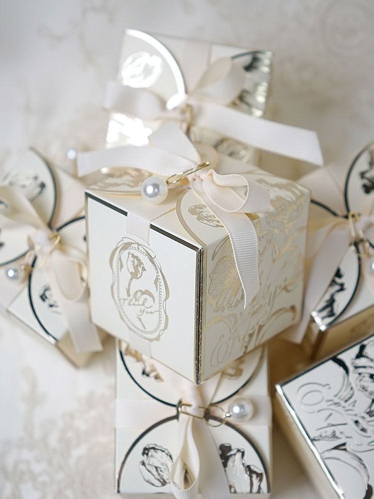 Square Paper Gift Boxes with R - огляд і ціна Event Party Box